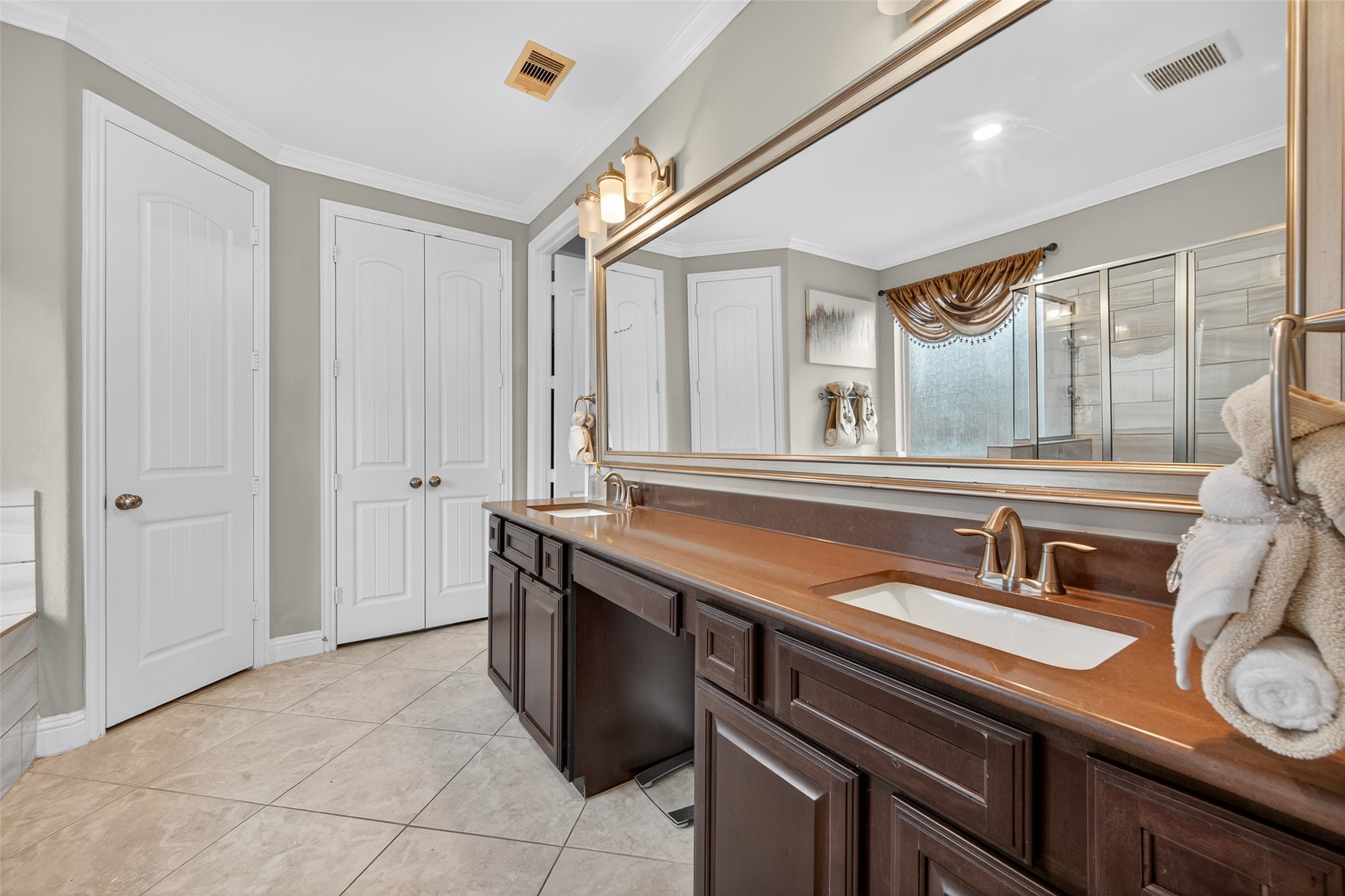 4719 Prairie Springs Lane Rosharon, TX 77583 - Photo 15 of 33 a kitchen with a sink and a window