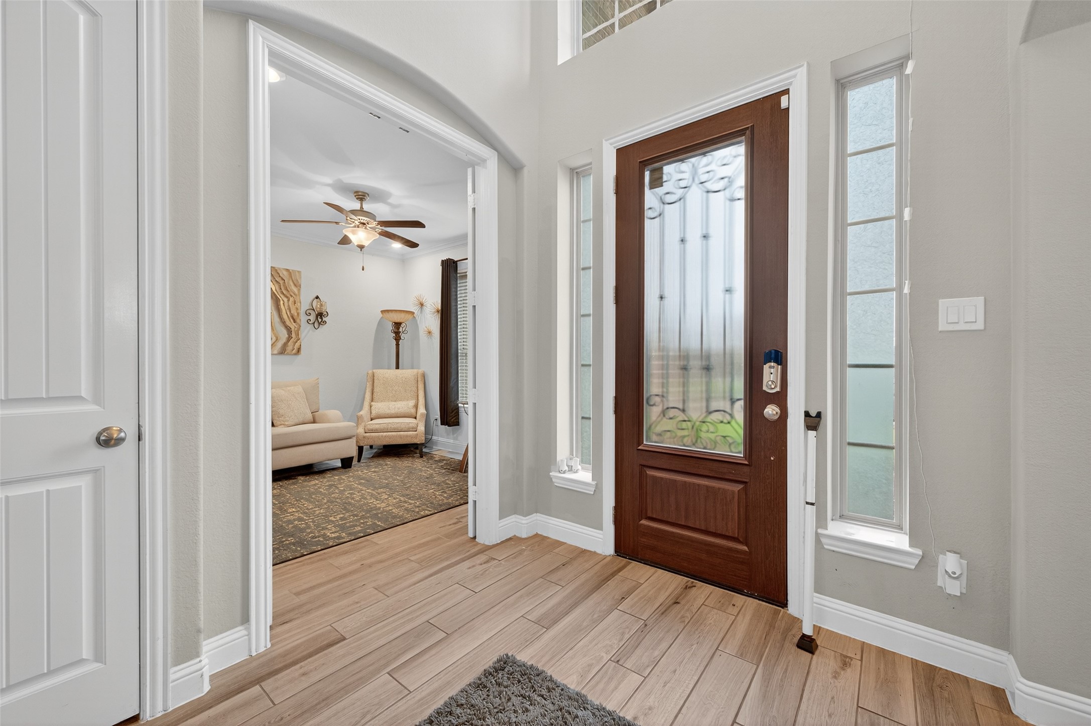 4719 Prairie Springs Lane Rosharon, TX 77583 - Photo 2 of 33 a view of a hallway view with wooden floor and living room