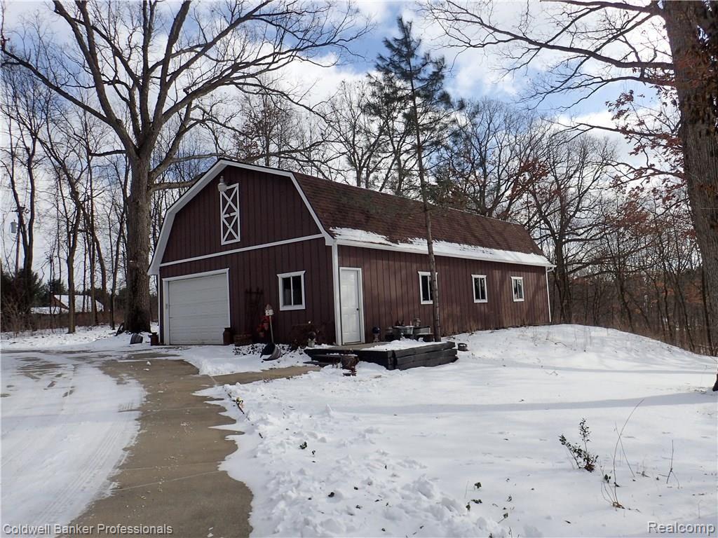 3259 West Newark Road Lapeer, MI 48446 - Photo 36 of 41 P2030044.JPG