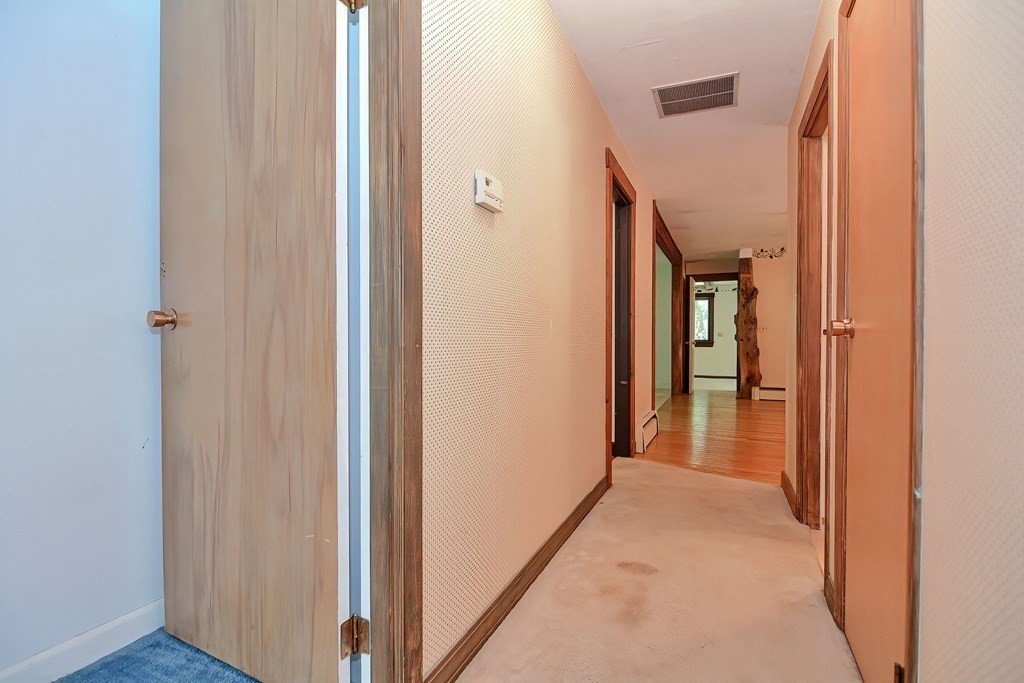 31 Reservoir Road Lunenburg, MA 01462 - Photo 16 of 26