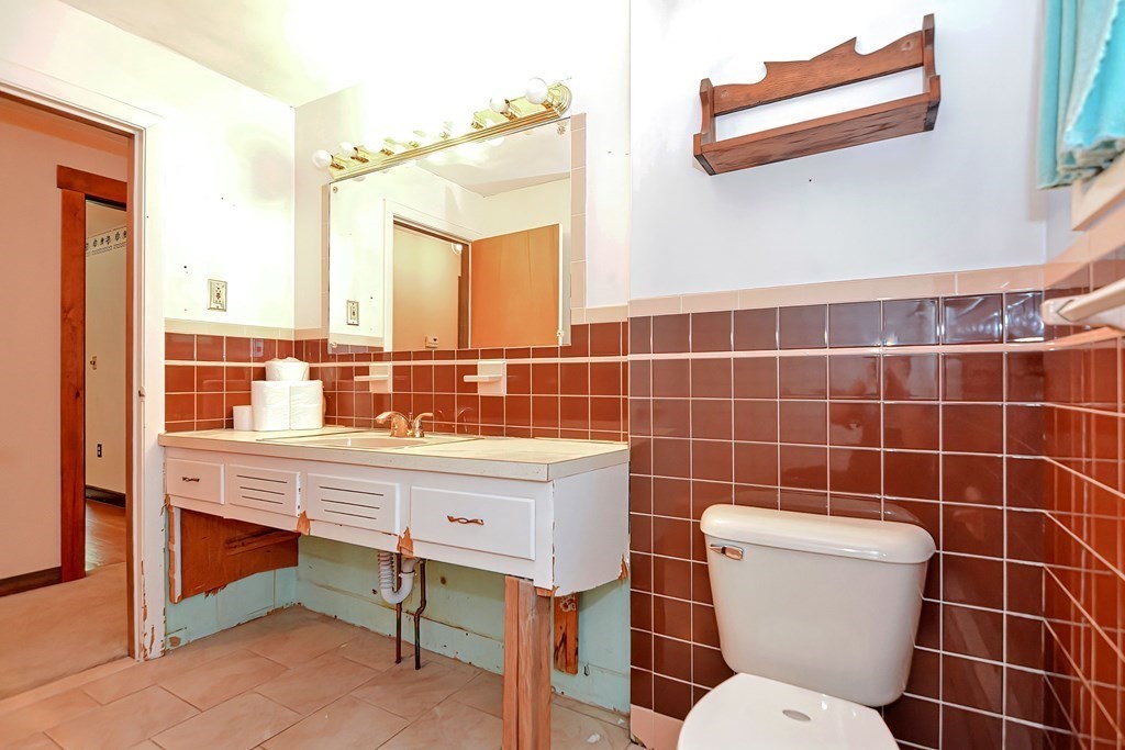 31 Reservoir Road Lunenburg, MA 01462 - Photo 20 of 26