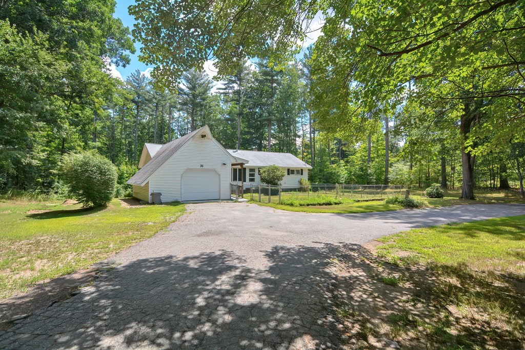 31 Reservoir Road Lunenburg, MA 01462 - Photo 2 of 26