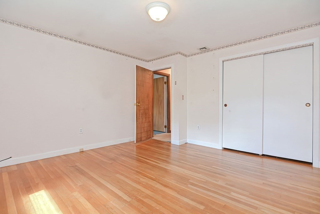 31 Reservoir Road Lunenburg, MA 01462 - Photo 22 of 26