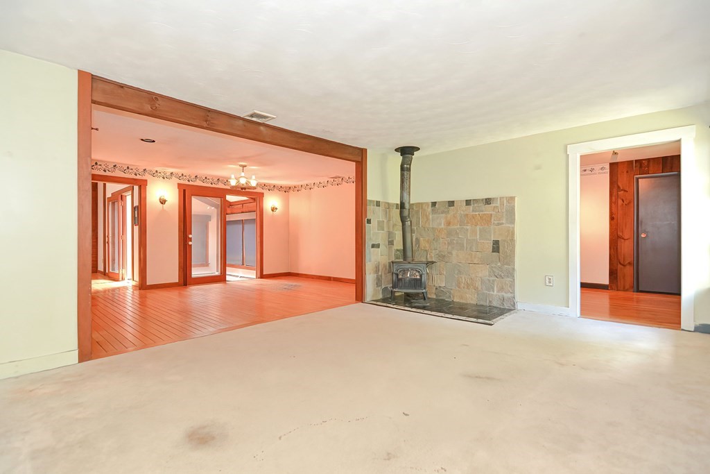 31 Reservoir Road Lunenburg, MA 01462 - Photo 3 of 26