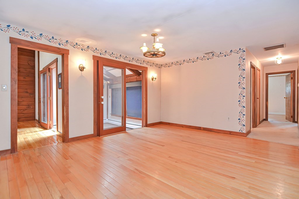 31 Reservoir Road Lunenburg, MA 01462 - Photo 6 of 26