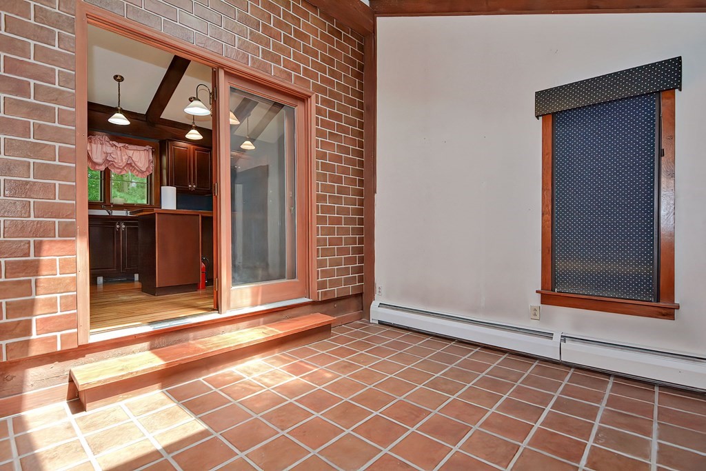 31 Reservoir Road Lunenburg, MA 01462 - Photo 7 of 26