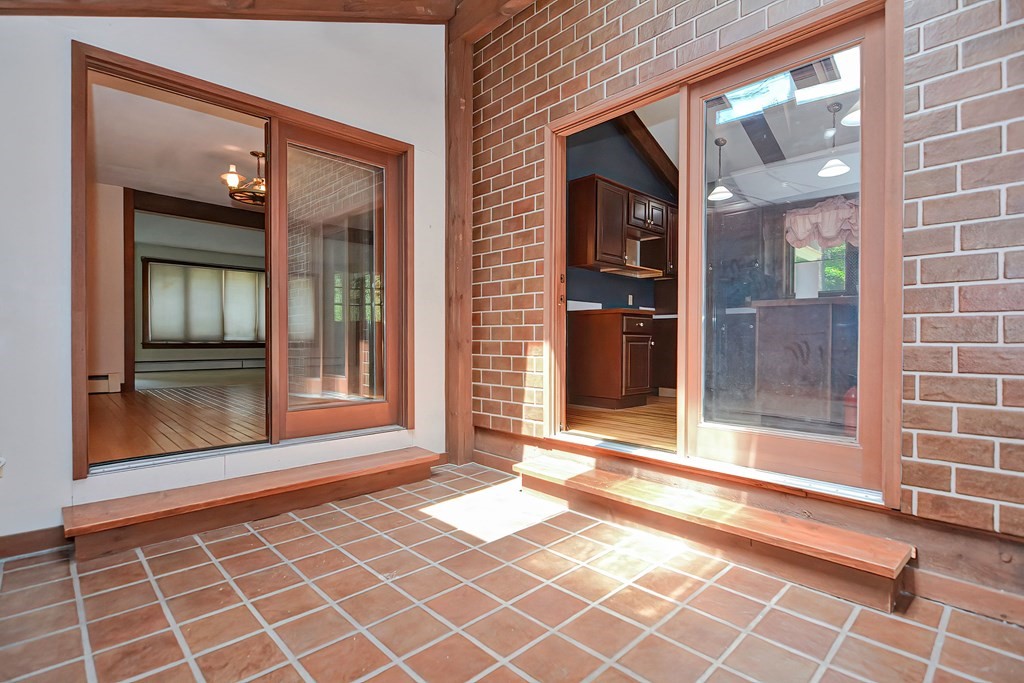 31 Reservoir Road Lunenburg, MA 01462 - Photo 8 of 26