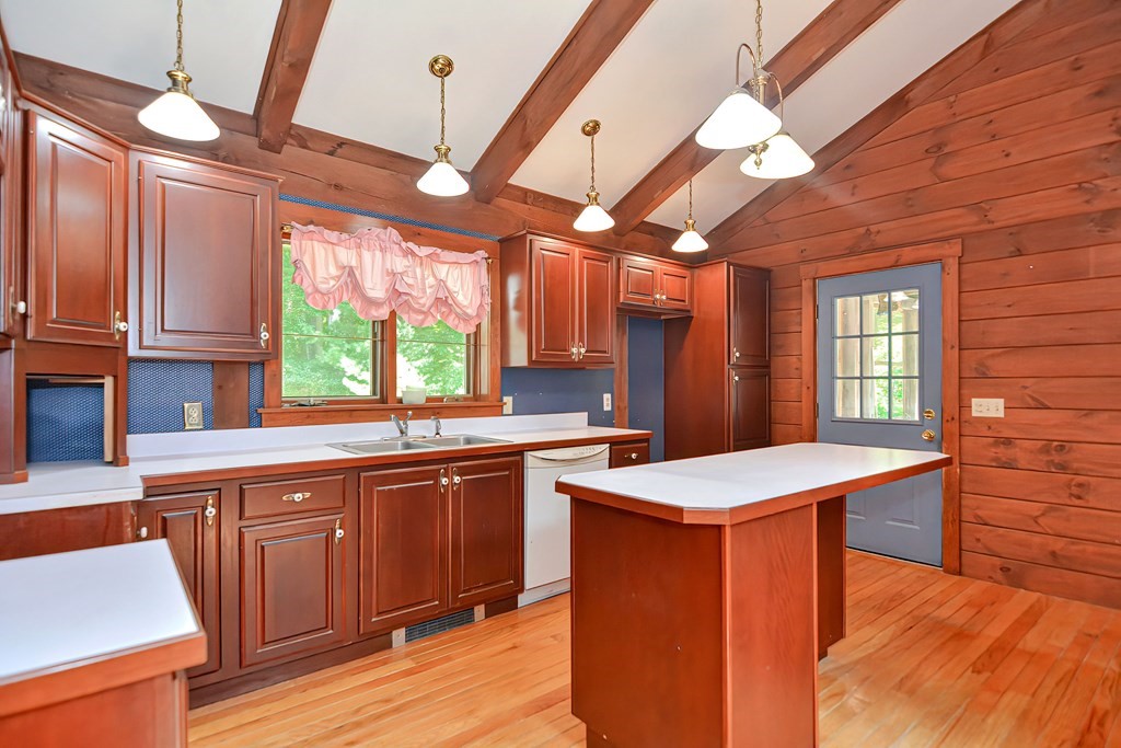 31 Reservoir Road Lunenburg, MA 01462 - Photo 9 of 26