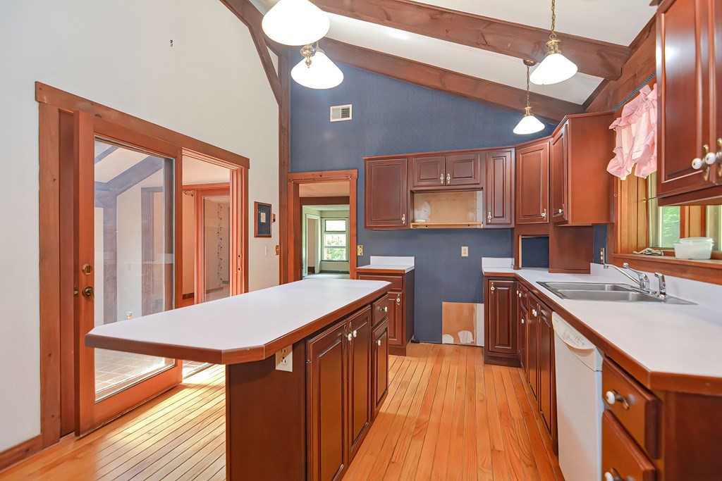 31 Reservoir Road Lunenburg, MA 01462 - Photo 10 of 26