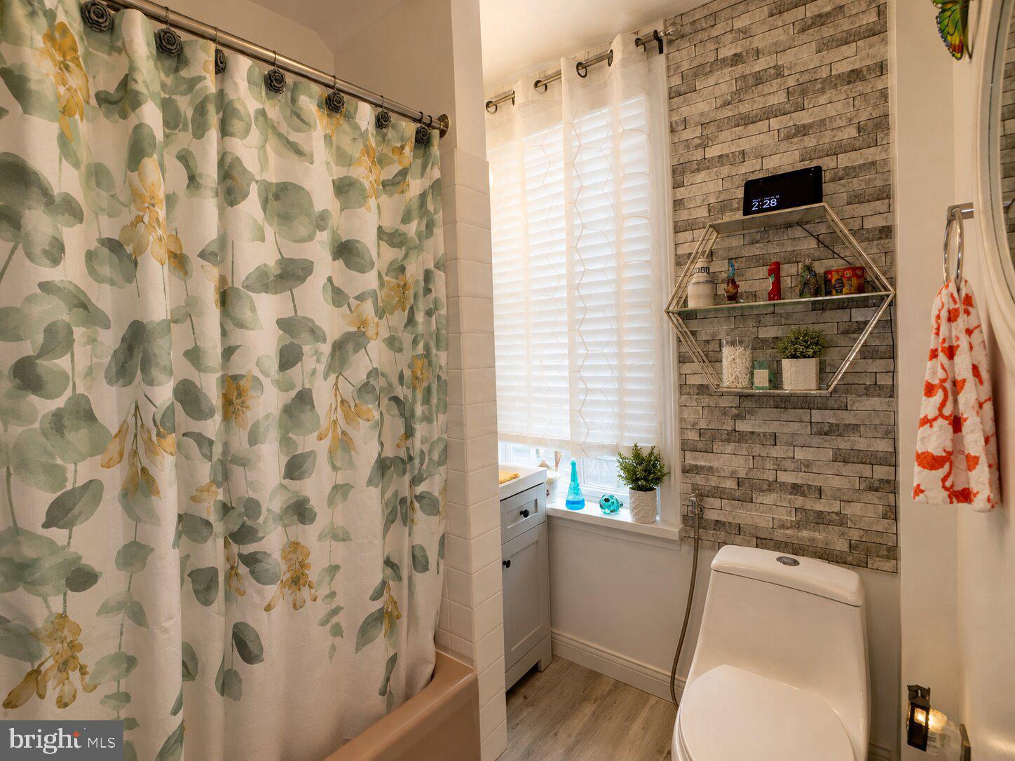 501 Rising Sun Avenue Philadelphia, PA 19140 - Photo 31 of 62 2nd floor apartment bathroom
