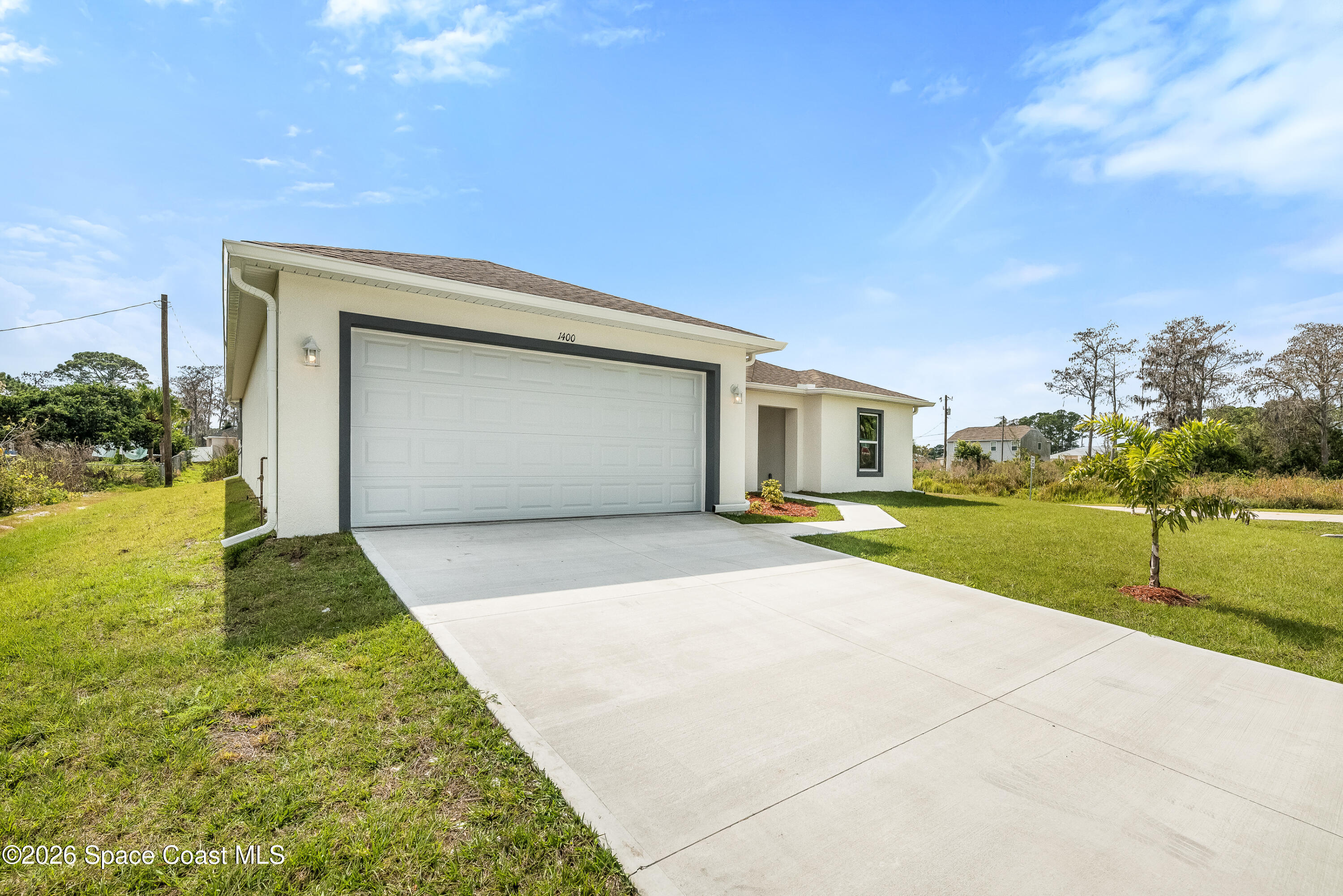 533 Fellenz Street Palm Bay, FL 32908 - Photo 6 of 42 6. Driveway