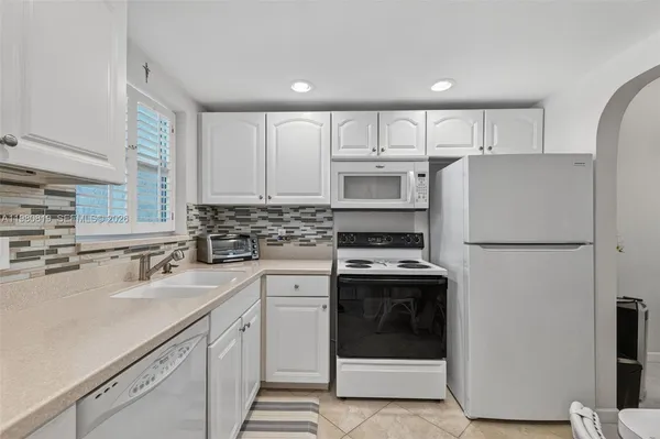 $115,500 | 6650 Royal Palm Boulevard, Unit 207C, Margate, FL 33063