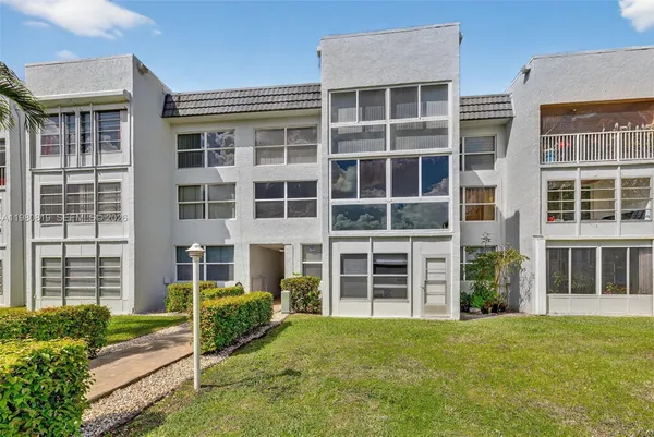a view of a park with palm trees