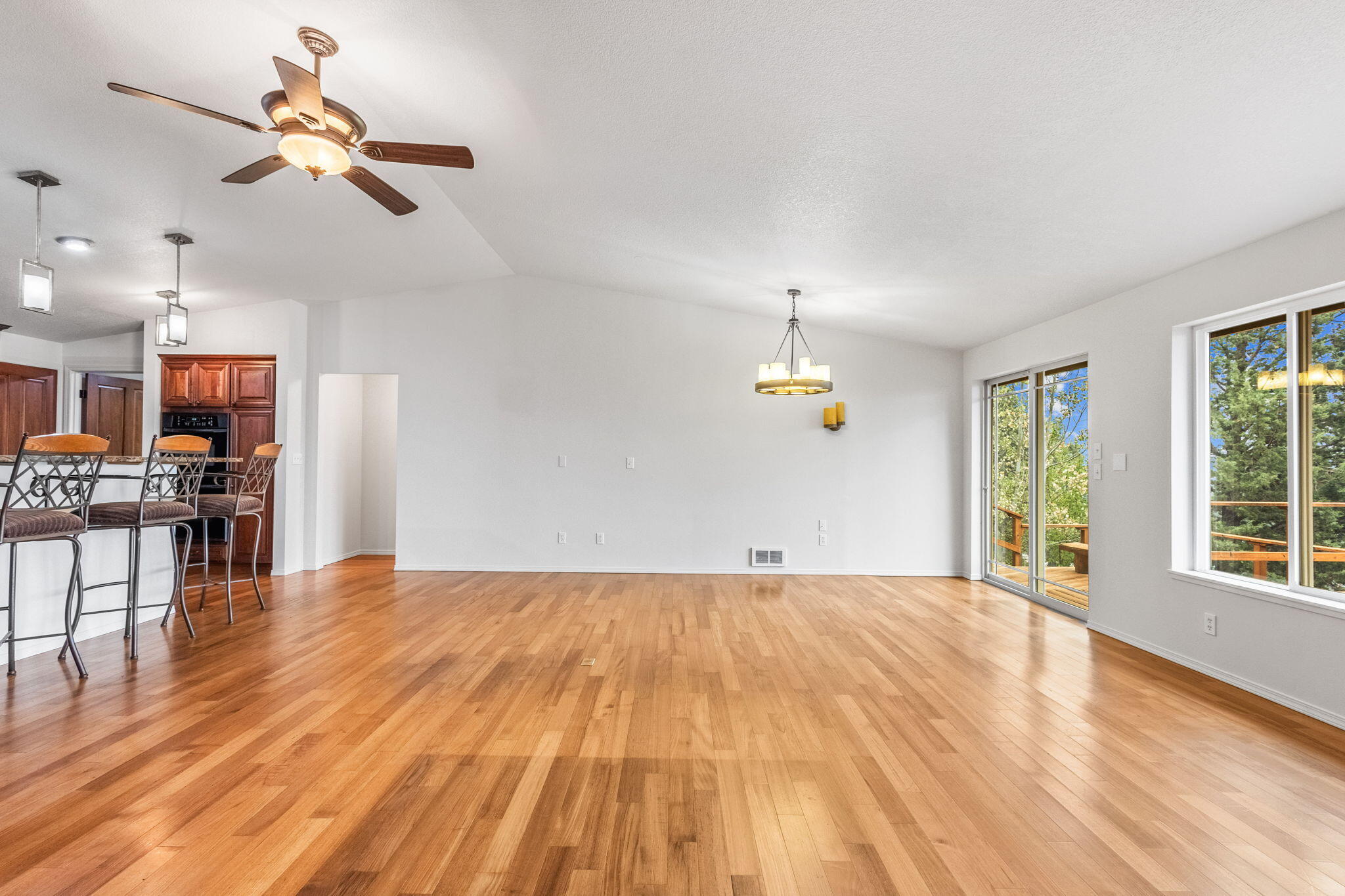 17291 Mountain View Road Sisters, OR 97759 - Photo 6 of 33 6