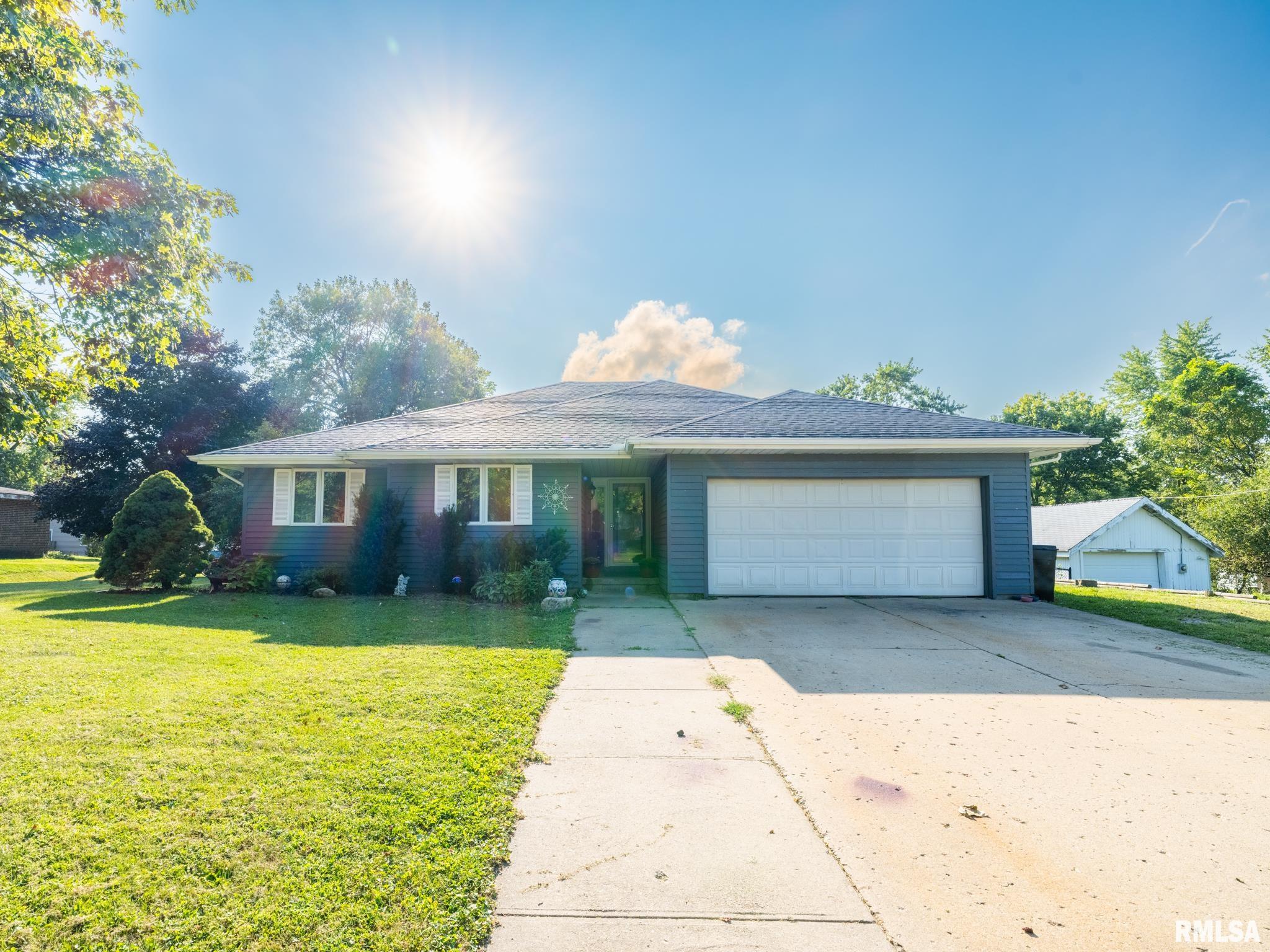 109 South Locust Street Delavan, IL 61734 - Photo 1 of 36 Gallery Image 1