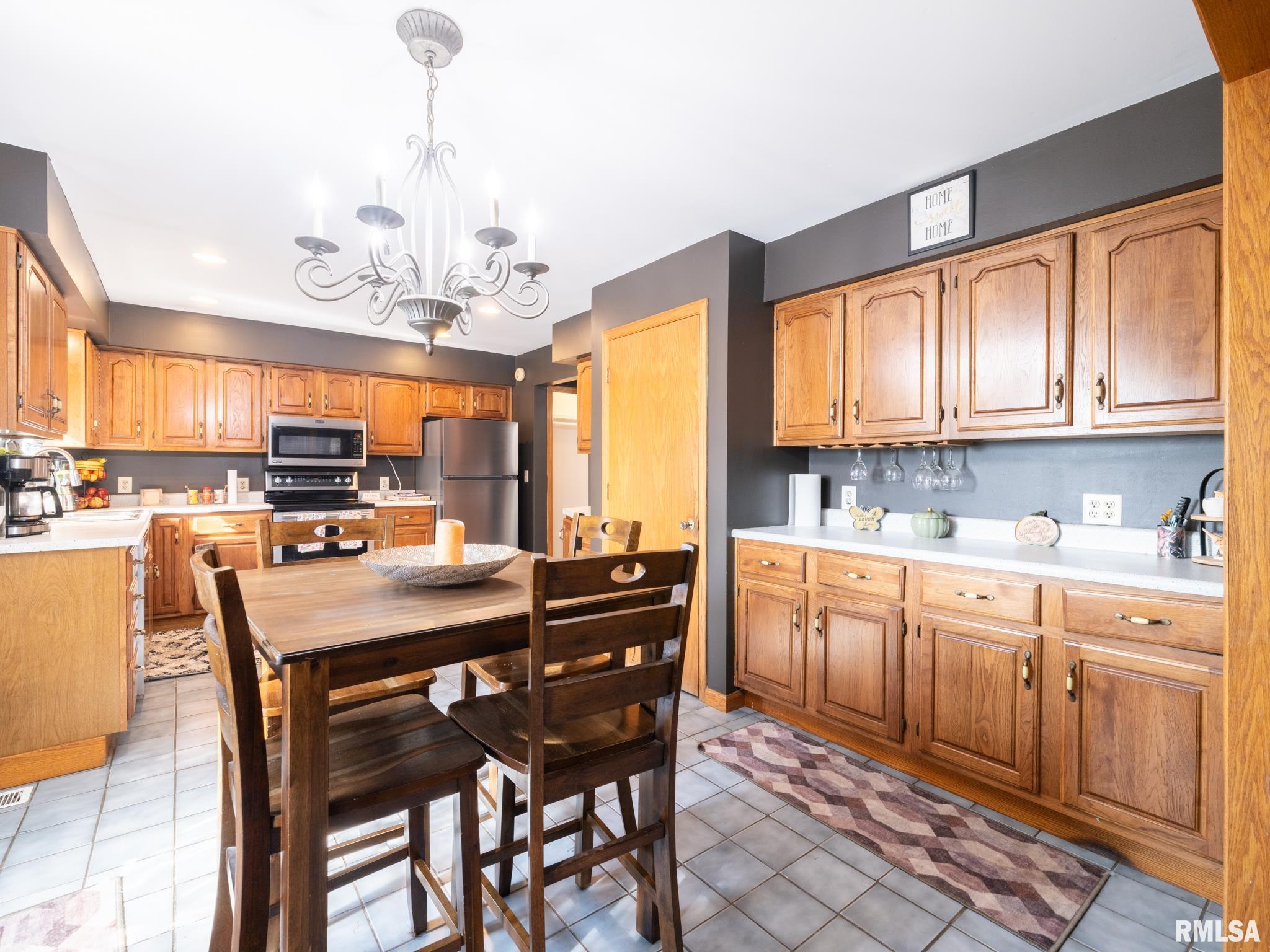 109 South Locust Street Delavan, IL 61734 - Photo 6 of 36 Gallery Image 6