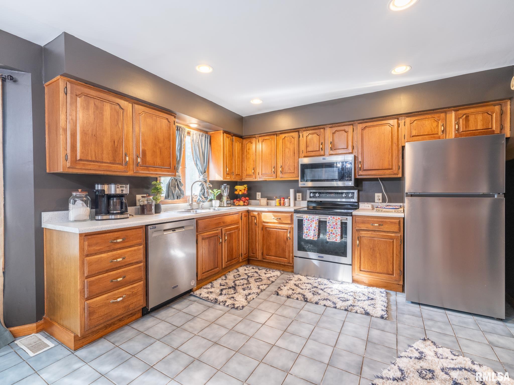 109 South Locust Street Delavan, IL 61734 - Photo 7 of 36 Gallery Image 7