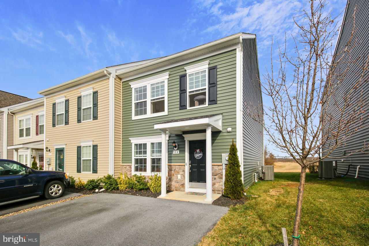 584 Thumper Drive Ranson, WV 25438 - Photo 4 of 37