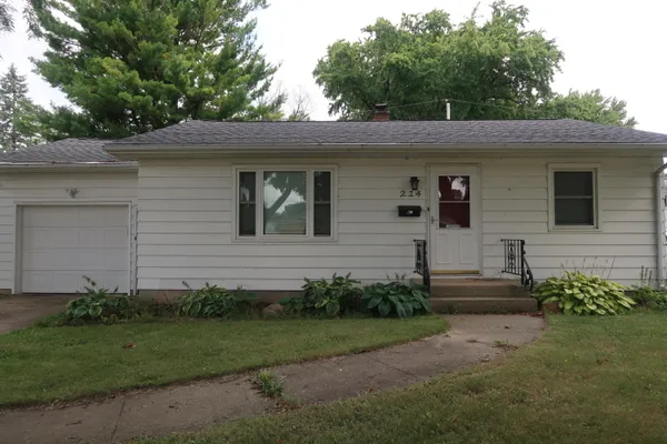 $239,900 | 214 Francis Court, Beaver Dam, WI 53916