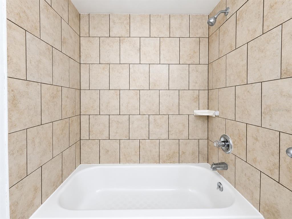 6207 Southwest 11th Place, Unit B Gainesville, FL 32607 - Photo 9 of 13 Gallery Image 9