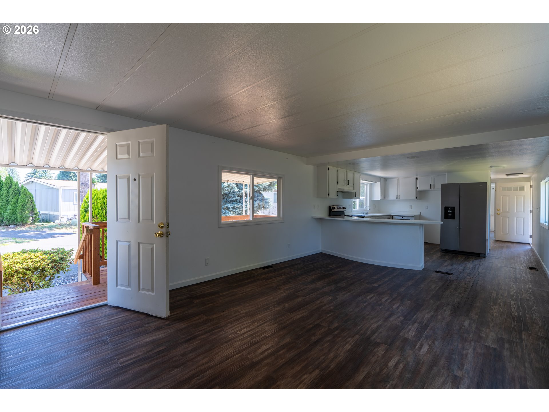 15619 Northeast Caples Road, Unit 128 Brush Prairie, WA 98606 - Photo 5 of 30 Living Room/Entrance