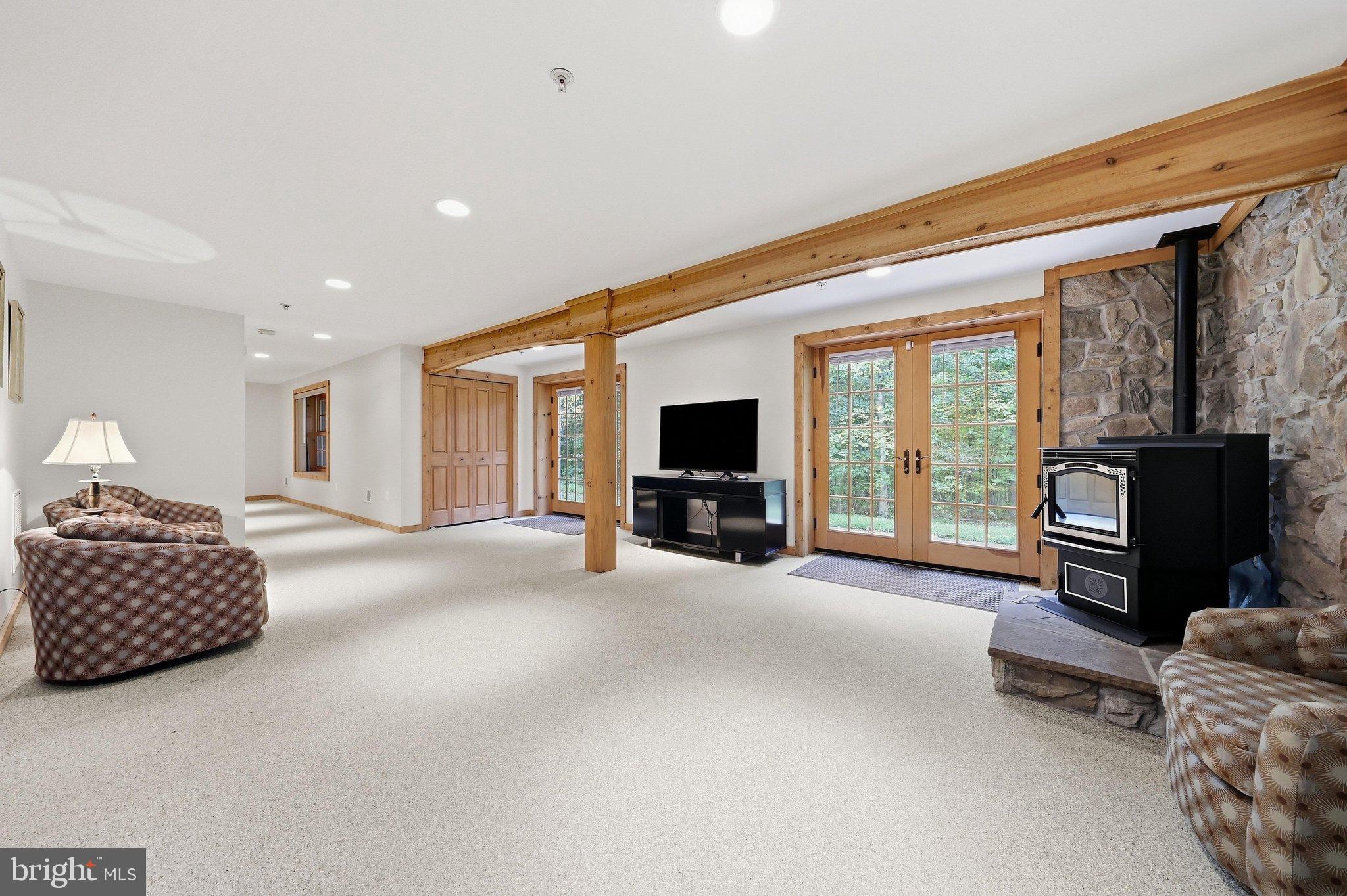 14520 Ridenour Road Smithsburg, MD 21783 - Photo 31 of 61 Family Room
