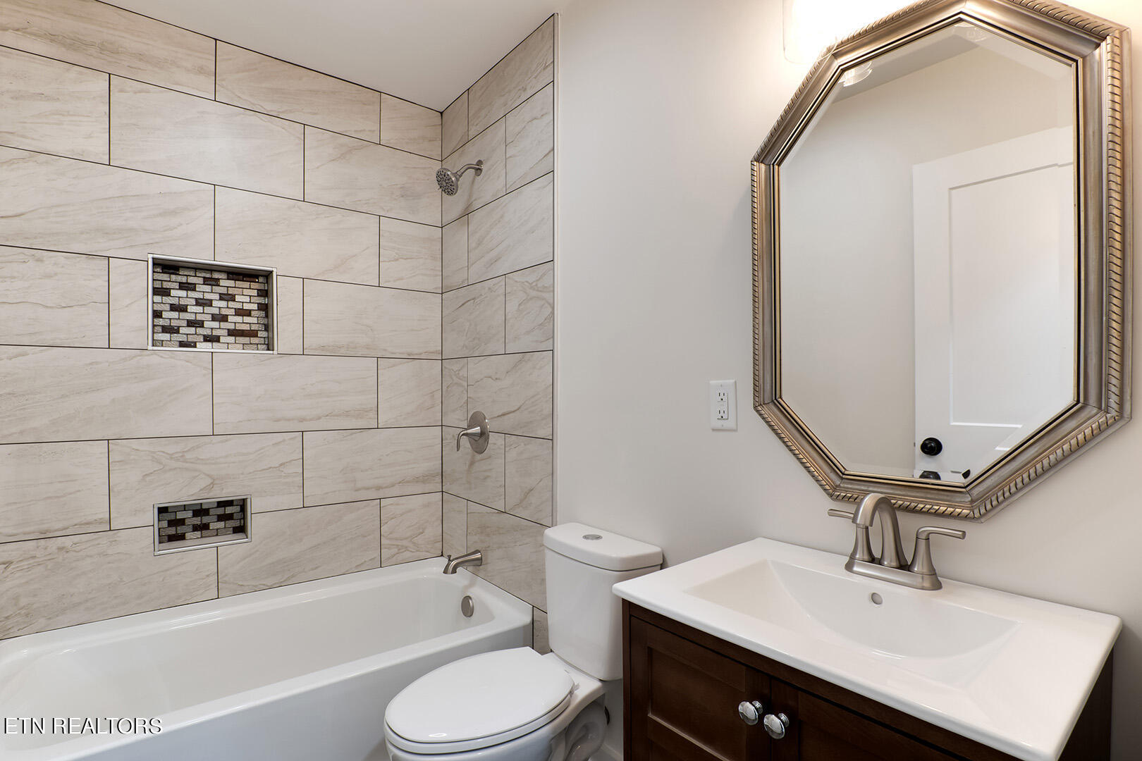 1004 Craig Road Knoxville, TN 37919 - Photo 17 of 44 17_CraigRoad_1004_GuestBath