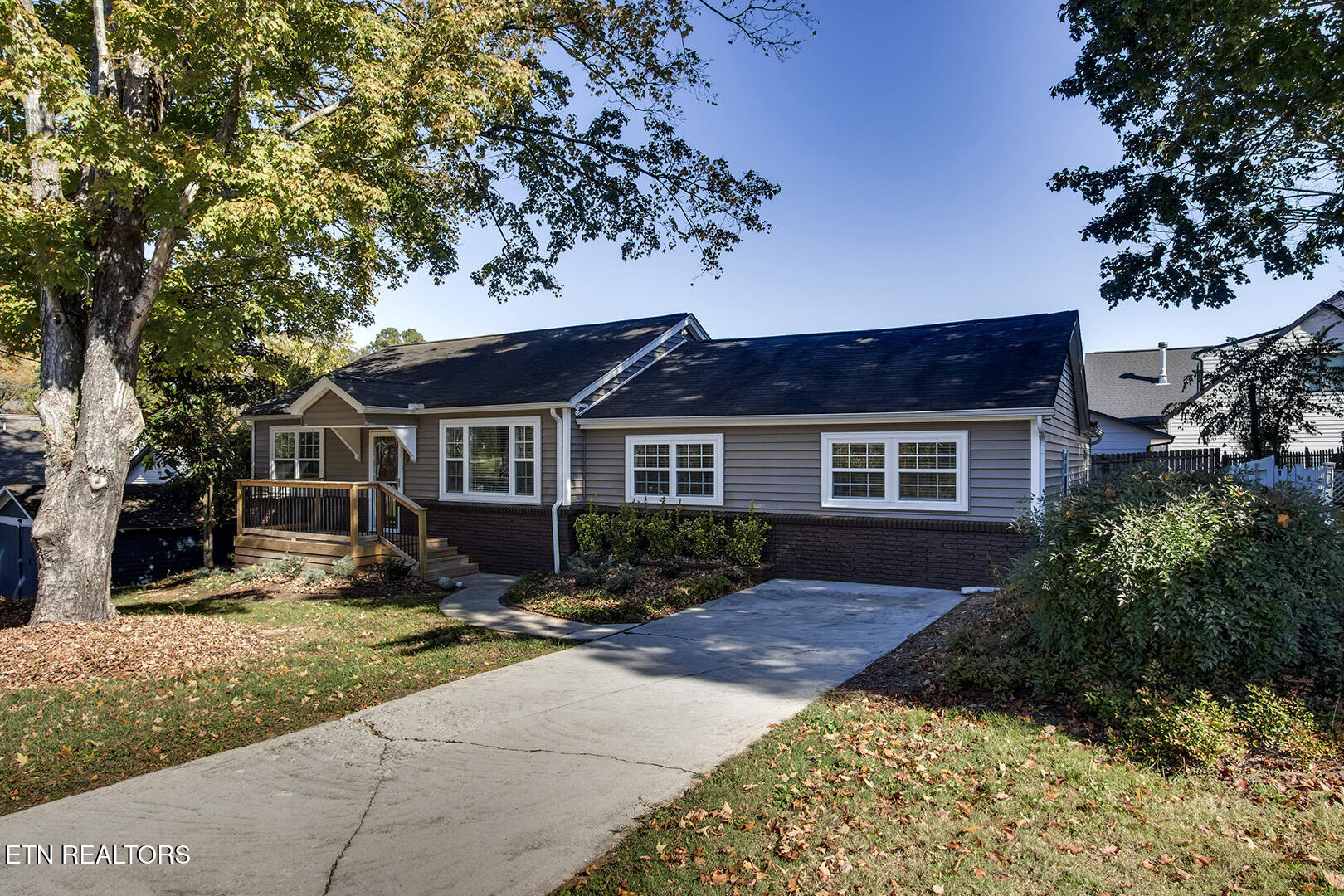 1004 Craig Road Knoxville, TN 37919 - Photo 2 of 44 02_CraigRoad_1004_FrontRight