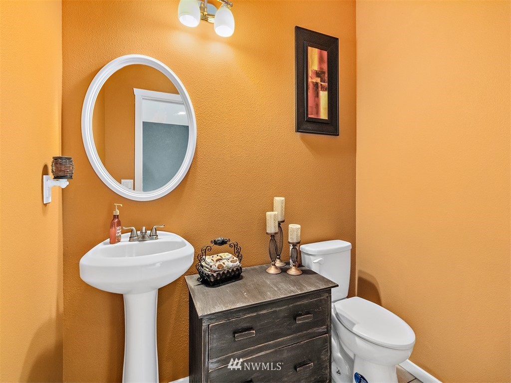 601 Military Road East Tacoma, WA 98445 - Photo 14 of 25