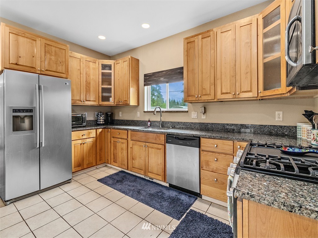 601 Military Road East Tacoma, WA 98445 - Photo 8 of 25
