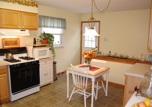 686 Walnut Road Wauconda, IL 60084 - Photo 8 of 21 a kitchen with a dining table and chairs