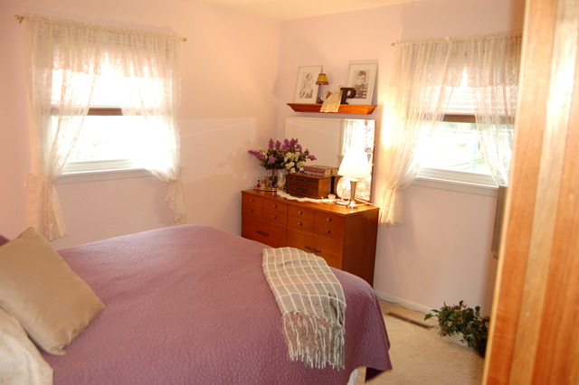 686 Walnut Road Wauconda, IL 60084 - Photo 9 of 21 a bedroom with a bed and a window
