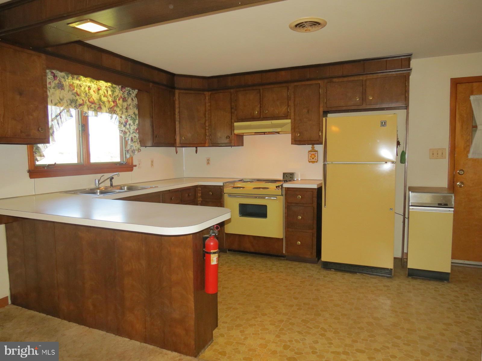 4349 Salem Bottom Road Westminster, MD 21157 - Photo 11 of 27 Kitchen