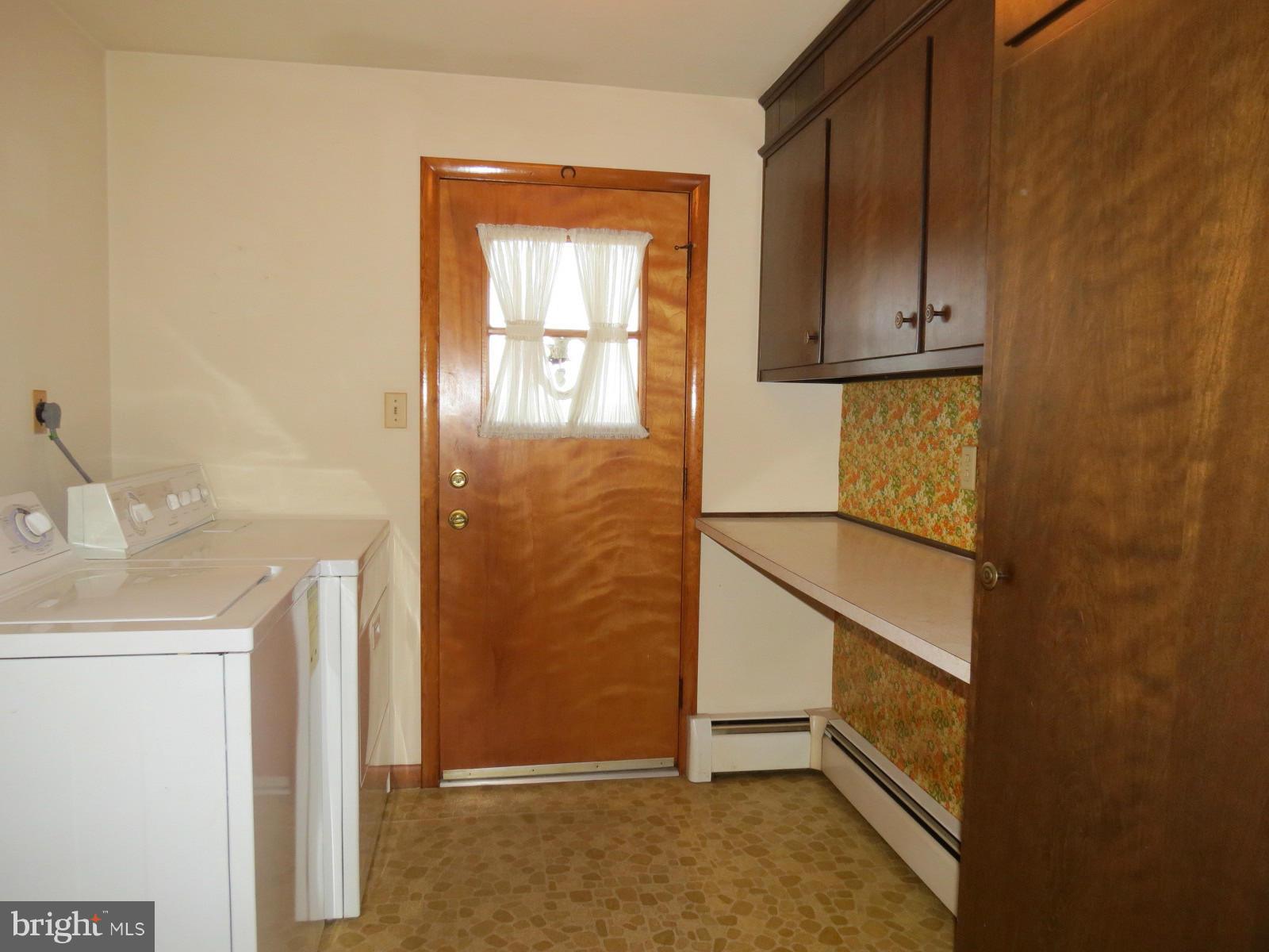 4349 Salem Bottom Road Westminster, MD 21157 - Photo 12 of 27 Laundry/Mud Room