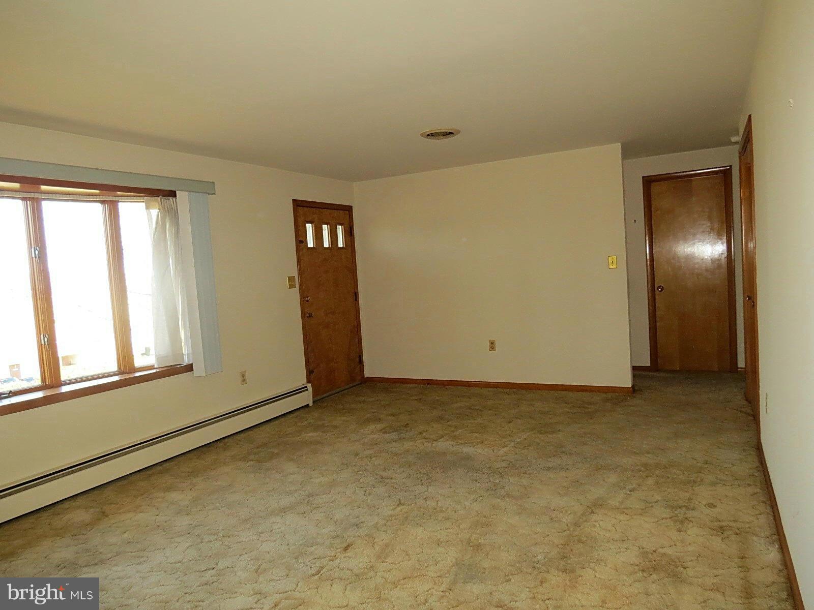 4349 Salem Bottom Road Westminster, MD 21157 - Photo 4 of 27 Living Room