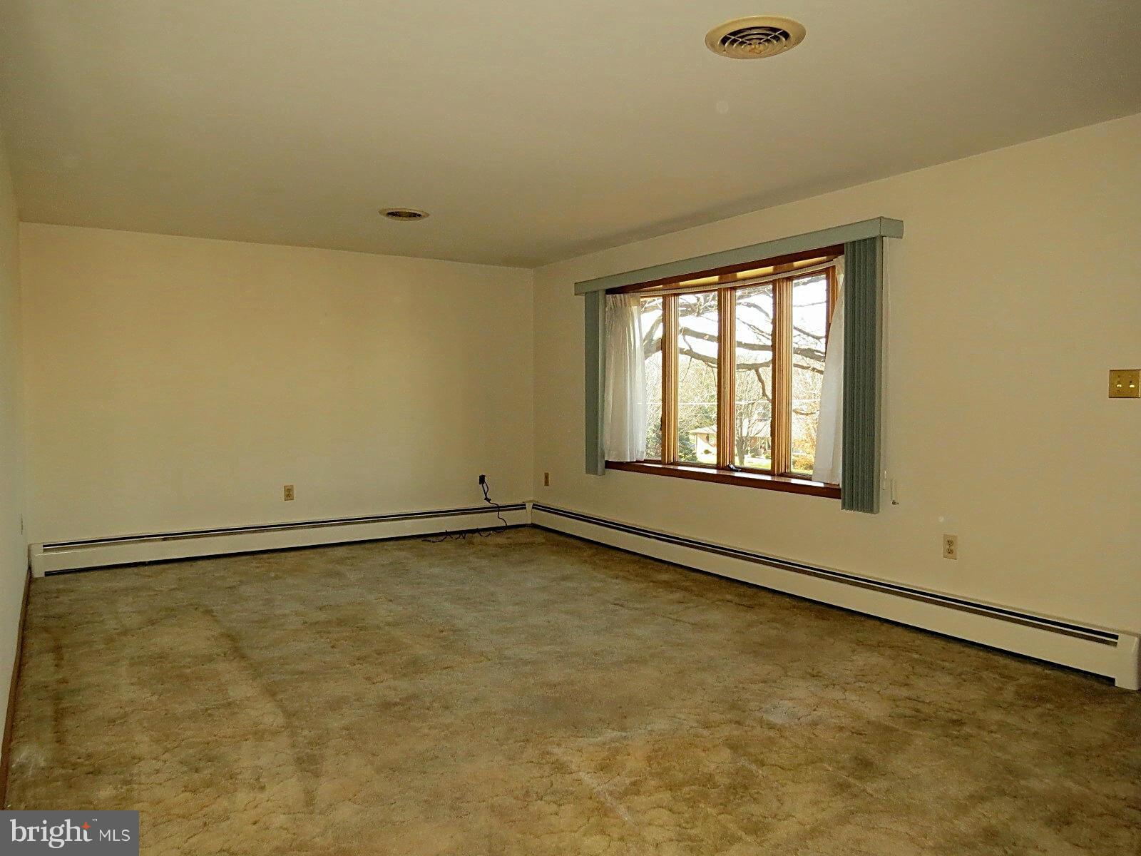 4349 Salem Bottom Road Westminster, MD 21157 - Photo 5 of 27 Living Room