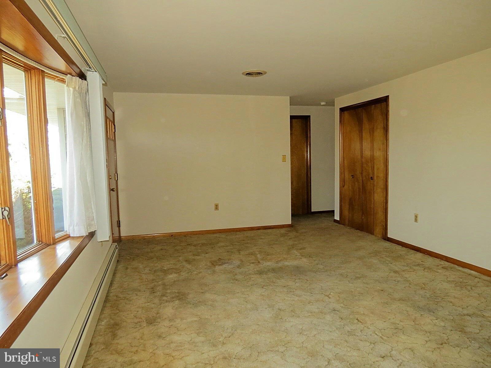 4349 Salem Bottom Road Westminster, MD 21157 - Photo 6 of 27 Living Room