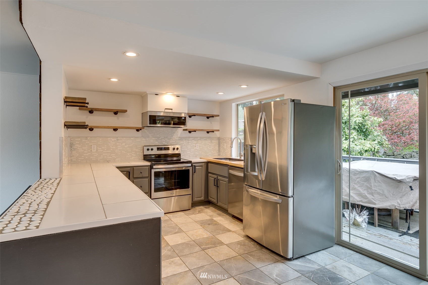 13248 160th Place Southeast Renton, WA 98058 - Photo 9 of 28 Gallery Image 9