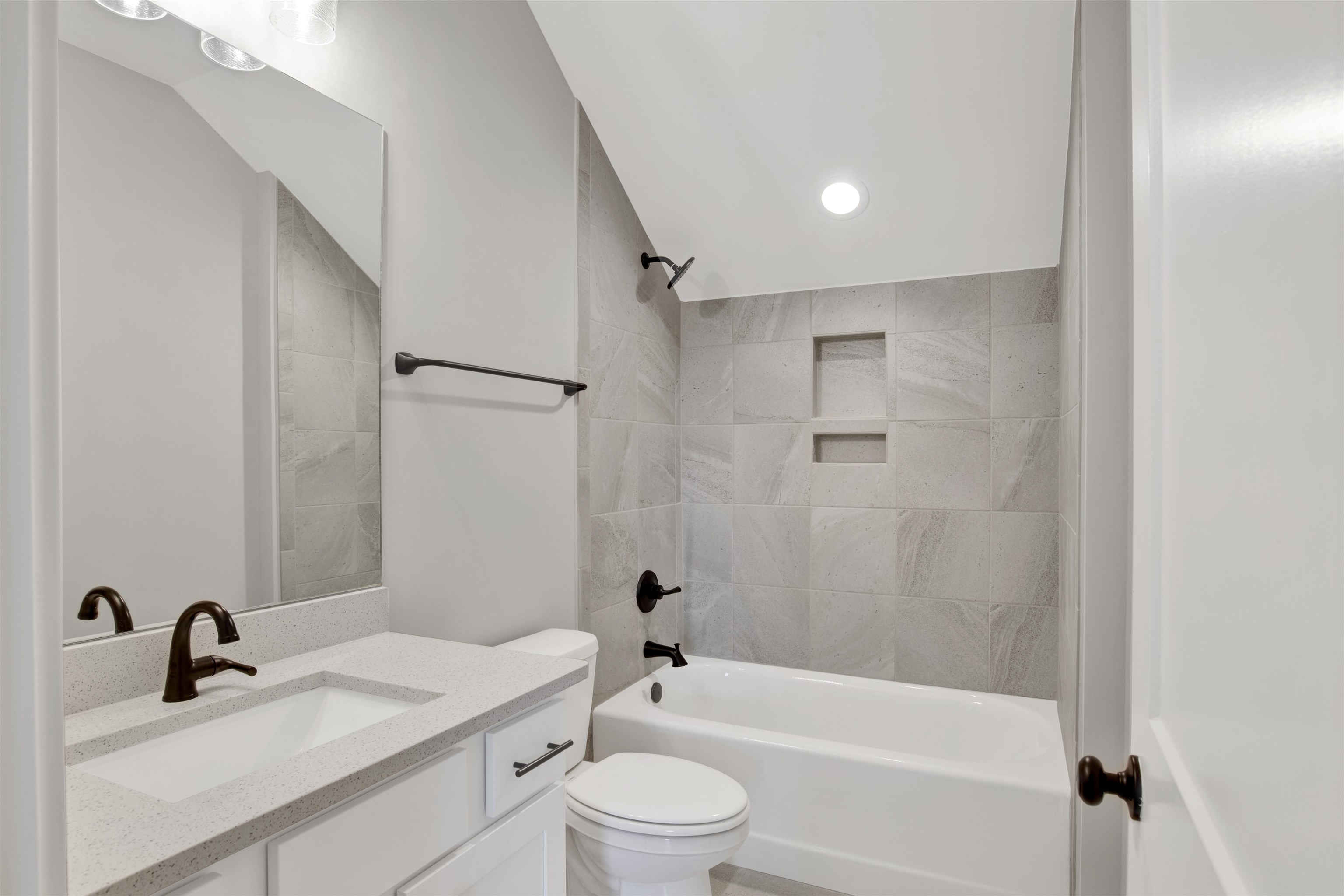27250 Patch Pl Loop Daphne, AL 36526 - Photo 24 of 37 Bathroom