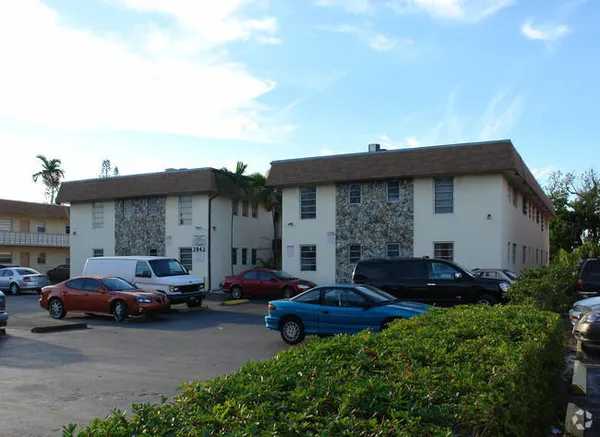 $1,545 | 2842 Fillmore Street, Unit 17, Hollywood, FL 33020