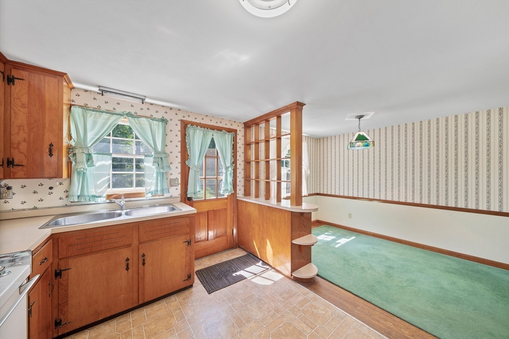 21 Jay Road Weymouth, MA 02190 - Photo 6 of 37 Gallery Image 6