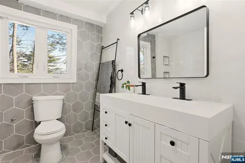 $949,000 | 403 Lawn Ridge Road, Orange, NJ 07050