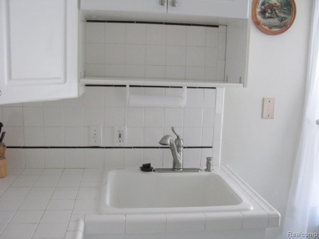 47474 Frederick Road Utica, MI 48317 - Photo 7 of 26 # 7 Kitchen - Copy - Copy.jpg