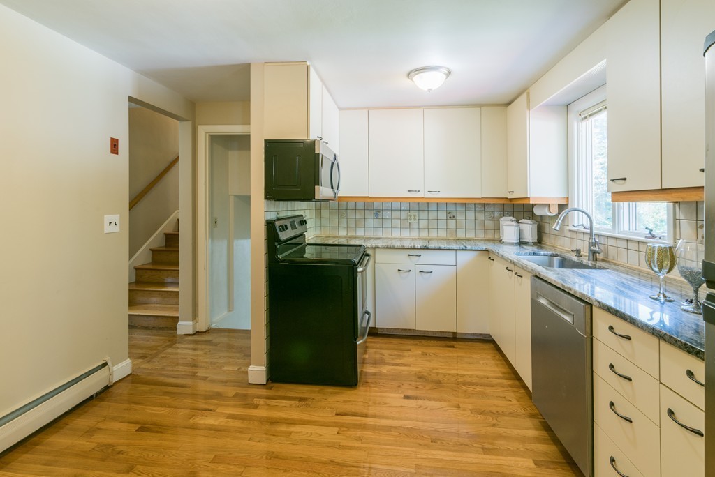 9 Lillian Road Lexington, MA 02420 - Photo 8 of 22 Gallery Image 8