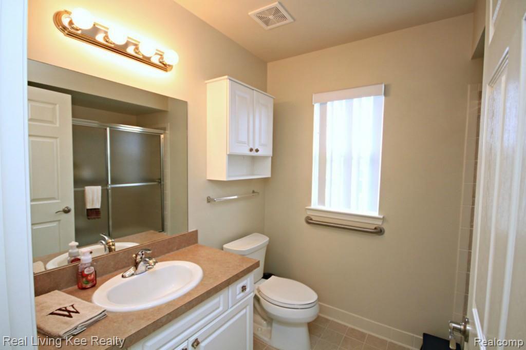 3511 Tremonte Circle Rochester, MI 48306 - Photo 13 of 22 3511 Tremonte 029.jpg