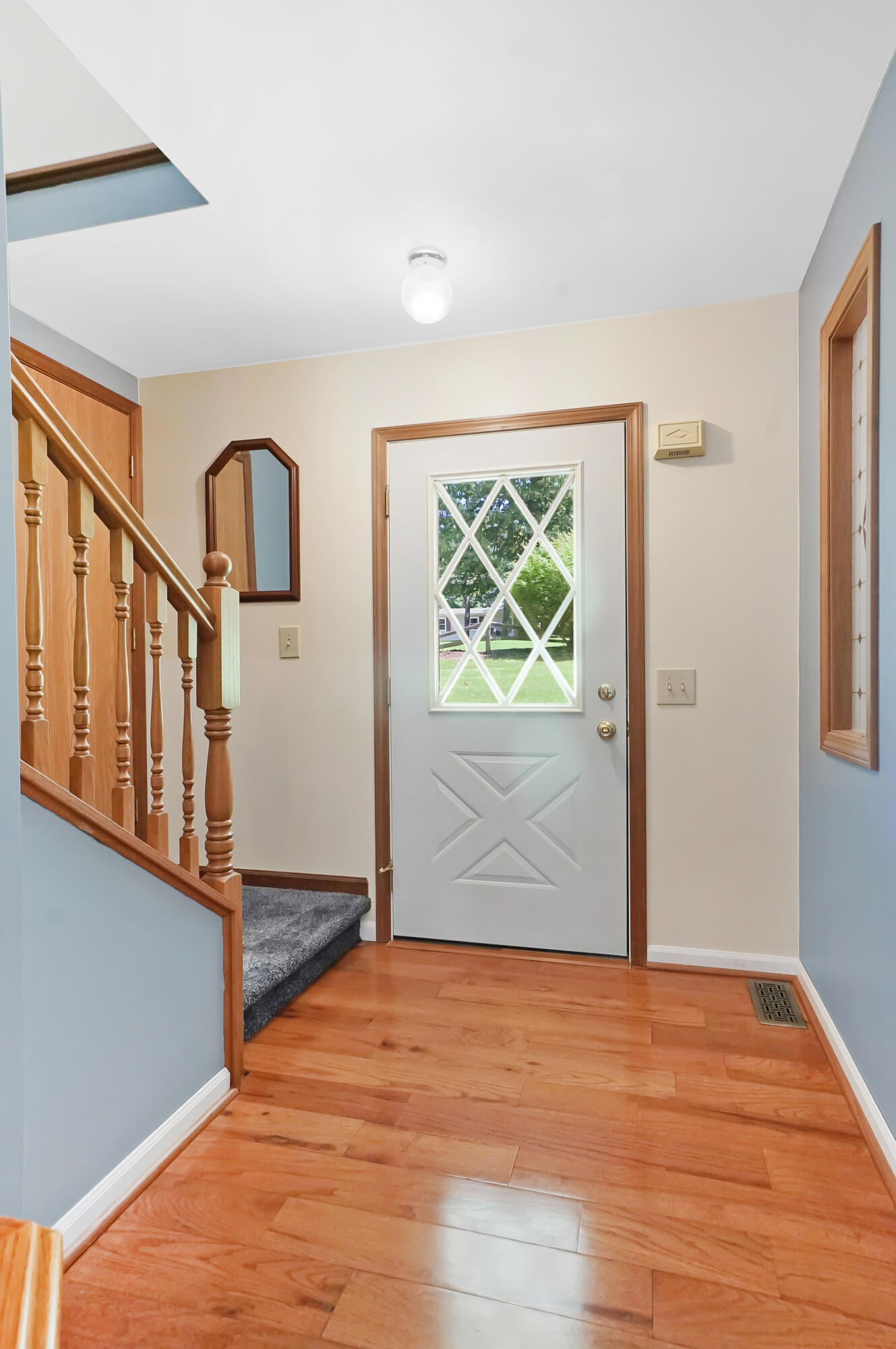 11176 Mcgregor Road Pinckney, MI 48169 - Photo 4 of 49 Entrance Foyer