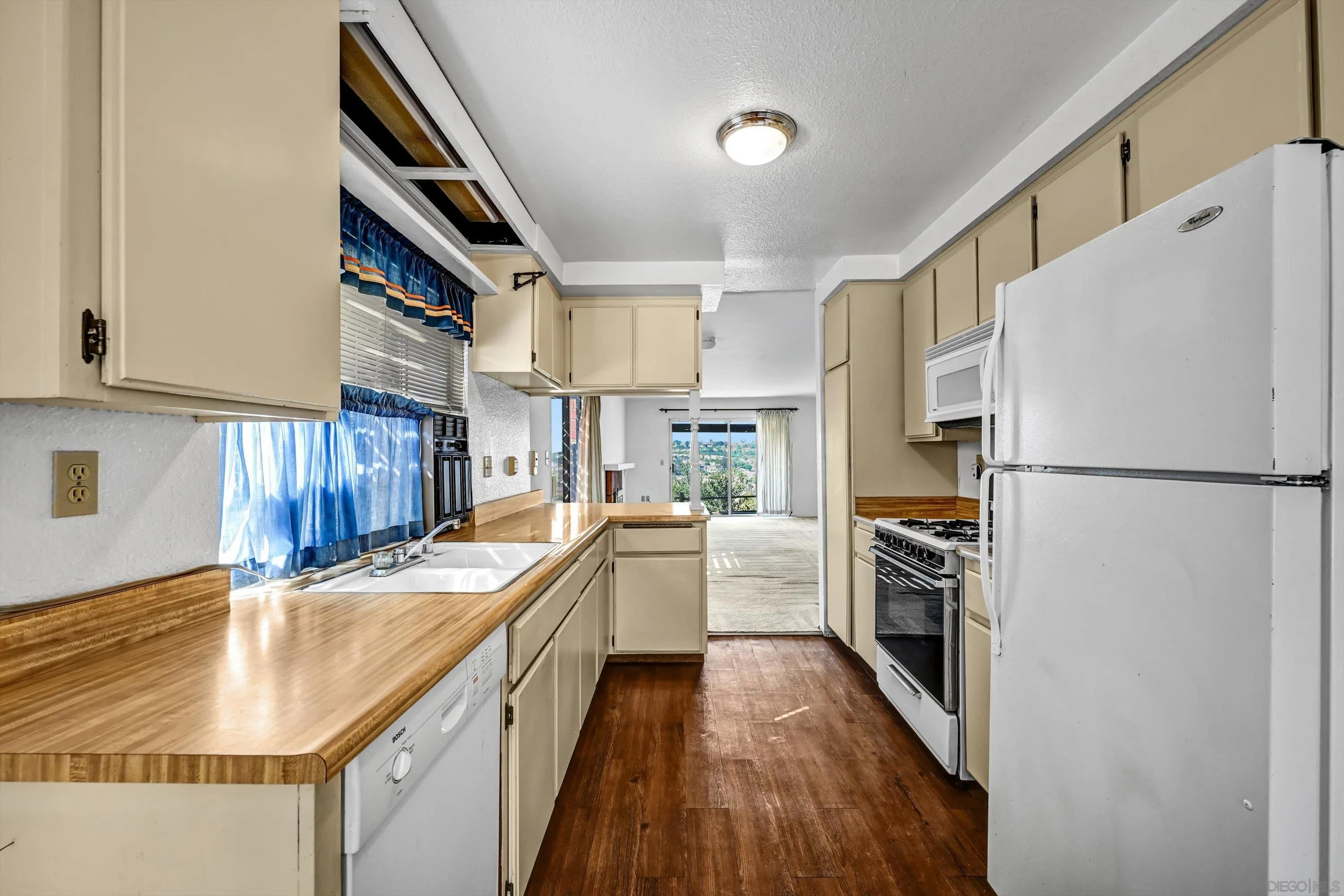 8858 Capcano Road San Diego, CA 92126 - Photo 11 of 34 Gallery Image 11