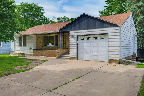 $209,900 | 735 East 4th Street, Litchfield, MN 55355