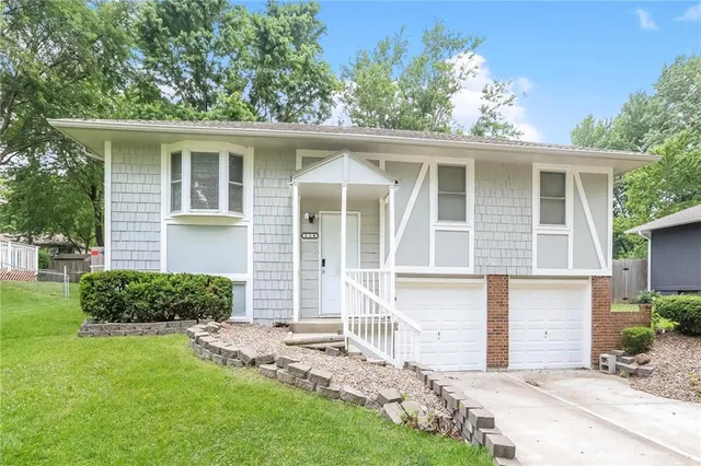 $1,955 | 314 Southeast Crescent Street, Lee's Summit, MO 64063