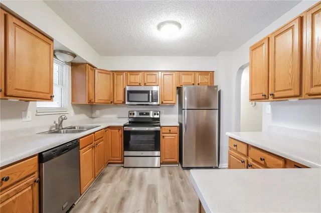 $1,955 | 314 Southeast Crescent Street, Lee's Summit, MO 64063